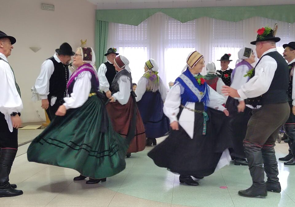 Nastop Folklorne skupine Kamnik